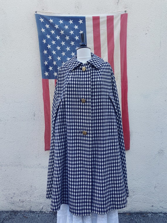 Capuelli Blue and White Houndstooth Cape