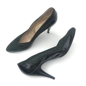 Vintage Gianni Versace Hunter Green Suede Black Patent Leather Heels Pumps 37.5 US 7