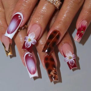 Unhas longas quadradas com estampa de flores de outono, unhas postiças de acrílico vibrantes, conjunto de unhas 3D com glitter para as festas de fim de ano, unhas de verão e outono, unhas coladas.