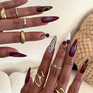 press on nails, fake nail, birthday nail, Gothic nail, Gold nail, elegant nail, unique nail, Stiletto nail, Long nail, freestyle nail, Virgin Mary Nail, Green nail, jewlery nail