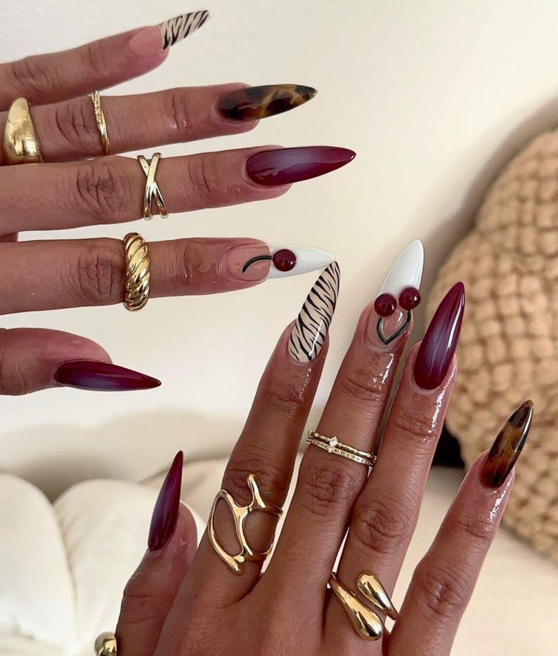 press on nails, fake nail, birthday nail, Gothic nail, Gold nail, elegant nail, unique nail, Stiletto nail, Long nail, freestyle nail, Virgin Mary Nail, Green nail, jewlery nail