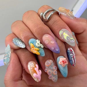 Press On Nails, lange Mandelnägel mit Meeresbewohnern, Urlaubsnagel, Strandnagel, atemberaubende künstliche Ombre-Nägel für den Sommer
