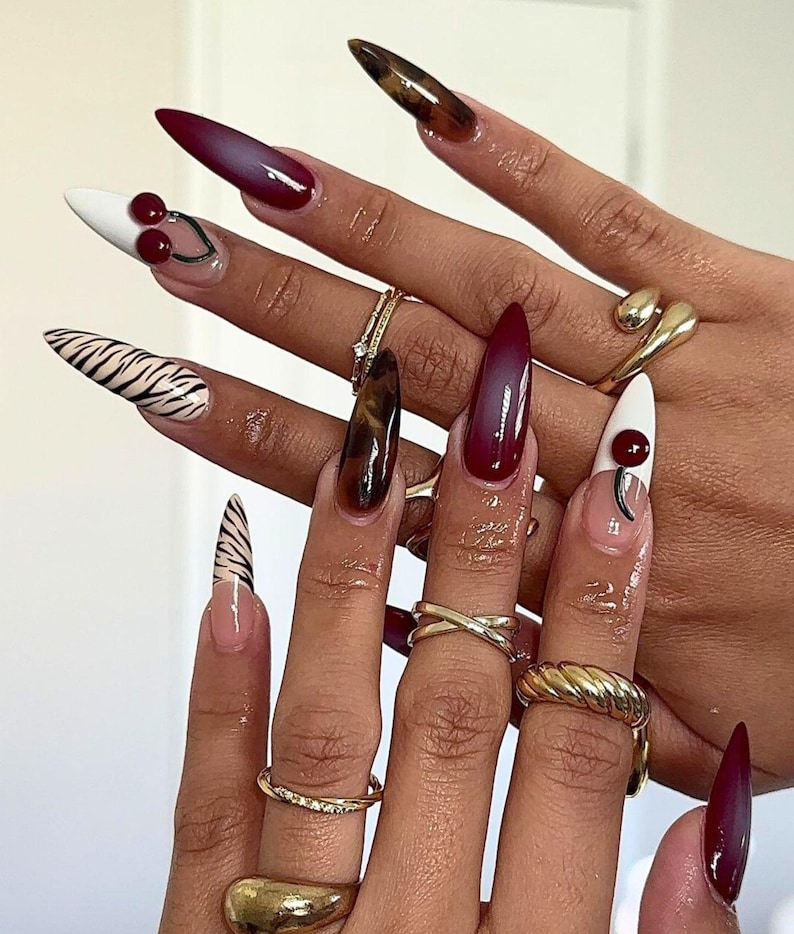 press on nails, fake nail, birthday nail, Gothic nail, Gold nail, elegant nail, unique nail, Stiletto nail, Long nail, freestyle nail, Virgin Mary Nail, Green nail, jewlery nail