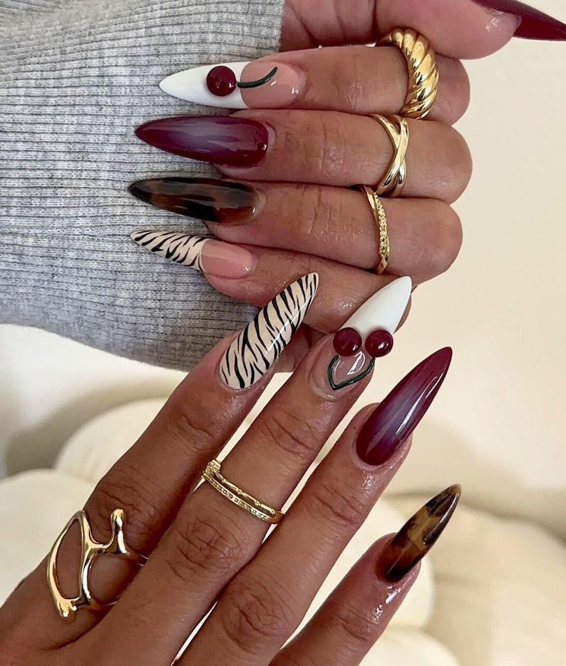 press on nails, fake nail, birthday nail, Gothic nail, Gold nail, elegant nail, unique nail, Stiletto nail, Long nail, freestyle nail, Virgin Mary Nail, Green nail, jewlery nail