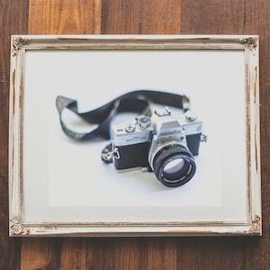 Vintage camera wall art - Film camera photo for home decor - Gift for photographer - Antique Minolta camera wall print - Vintage wall decor