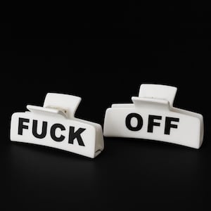 Pinza para el pelo con el mensaje "Fuck Off" (Vete a la mierda): Un accesorio atrevido y rebelde.