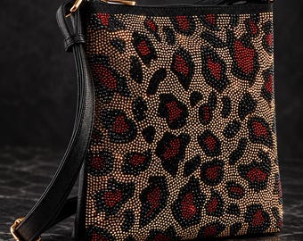Bolso bandolera con pedrería de leopardo, bolso con estampado animal en negro, rojo y dorado, bolso de hombro llamativo y brillante