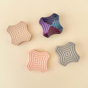 Small desk toy for fidgeting with smooth and satisfying motion