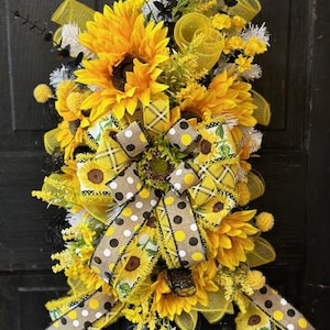Sunflower Swag, Summer Sunflower Swag, Yellow & Black Sunflower Swag, Sunflower Fall Swag, Front Door Swag, Teardrop Swag,