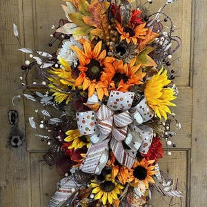 Fall Sunflower & Twig Swag, Sunflower Fall Swag, Fall Swag, Front Door Swag, Teardrop Swag, Thanksgiving Decor, Autumn Front Door Swag