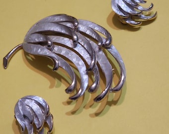 Vintage Curved leaves Brooch and Clip Earrings