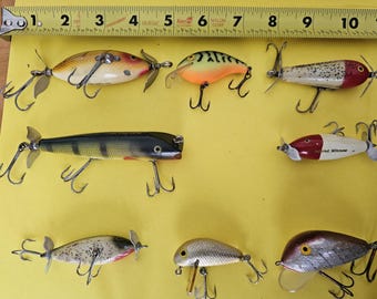Vintage lot of 8 fishing Lures