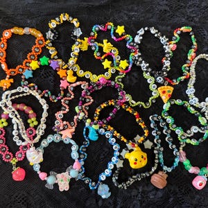 Rave Kandi med berlocker | Rave manschetter | Söt PLUR Kandi | Anpassningsbar Kandi | Unika festivalprydnadssaker