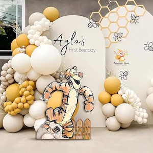 Teigetje Winnie de Poeh Schetsstijl knipsel staand babyshower groot decor bos met snijlijn feestachtergrond Teigetje Poeh staand karakter