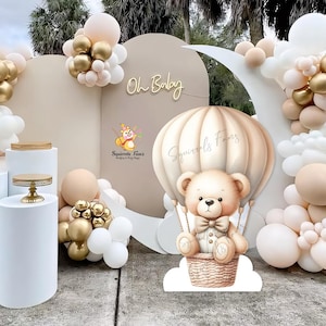 Orsacchiotto marrone beige ritagliato in piedi con aria calda, simpatico orsacchiotto per baby shower, grande decorazione, personaggio in piedi con sfondo per festa.