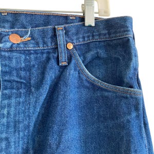 Vintage 90s Wrangler Straight Leg Jeans – Dark Blue – USA Made – 35x34 image 10