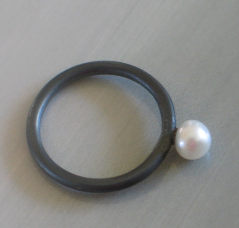 Fresh Pearl oxidised sterling silver Ring image 3