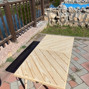 Mesa de camping plegable de 44 x 22 pulgadas, mesa portátil para exteriores con taburetes para camping, picnic, RV, senderismo, jardín y patio.
