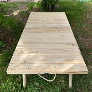 Mesa plegable de camping de 44 x 22 pulgadas, madera blanca sin terminar, opciones de tamaño personalizables, mesa plegable ligera para camping, picnic, patio y uso al aire libre.