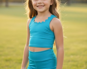 Turquoise Scallop tank top & biker shorts. High performance active wear. GSSO081904