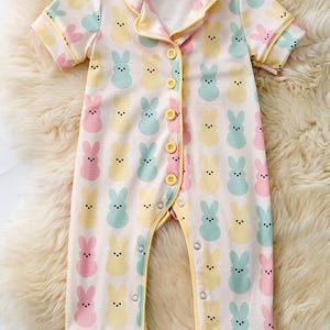 "Peeps" babypyjamas med tryck. RPG60157 bild 5