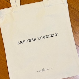 Bolsa de mano con cita "Empodérate a ti mismo" (diseño limpio, amor propio, idea de regalo, cita sobre salud mental, ideal para tamaño carta)