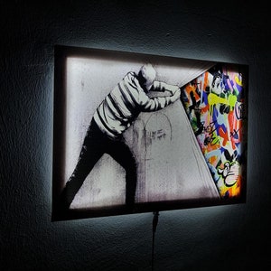 Hinter dem Vorhang Kunst, Banksy Junge Kunst, Bunte Graffiti Kunst, 3D Leinwand, Glaskunst, Tapetenplatten, Leinwand Poster, Geschenk, Straßen Wandkunst