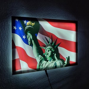 Statue of Liberty LED Wall Art with American Flag | Patriotic Home Decor-Customizable Light-Up Wall Sign-Gift for Veterans-Independence Day