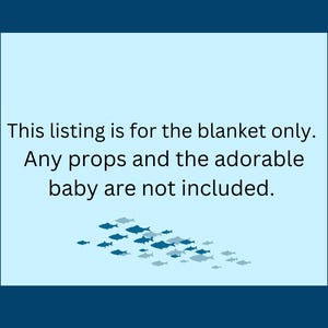 Może przedstawiać: Jasnoniebieska prostokątna grafika z ciemnoniebieskim tekstem o treści: This listing is for the blanket only. Any props and the adorable baby are not included. Poniżej tekstu znajduje się mała grupa ikon ryb w kolorze ciemnoniebieskim i jasnoniebieskim.
