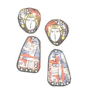 Visage amusant et ajouts en émail, paire de composants artisanaux de breloques en cuivre Liens pour la fabrication de bijoux par annabeads72