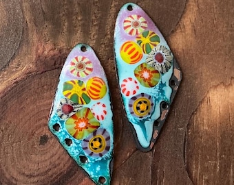 Ręcznie robione zawieszki z emalii, fioletowo-niebieski motyl z miedzianą zawieszką, kolczyki z elementami biżuterii, ogniwa do tworzenia biżuterii firmy annabeads72