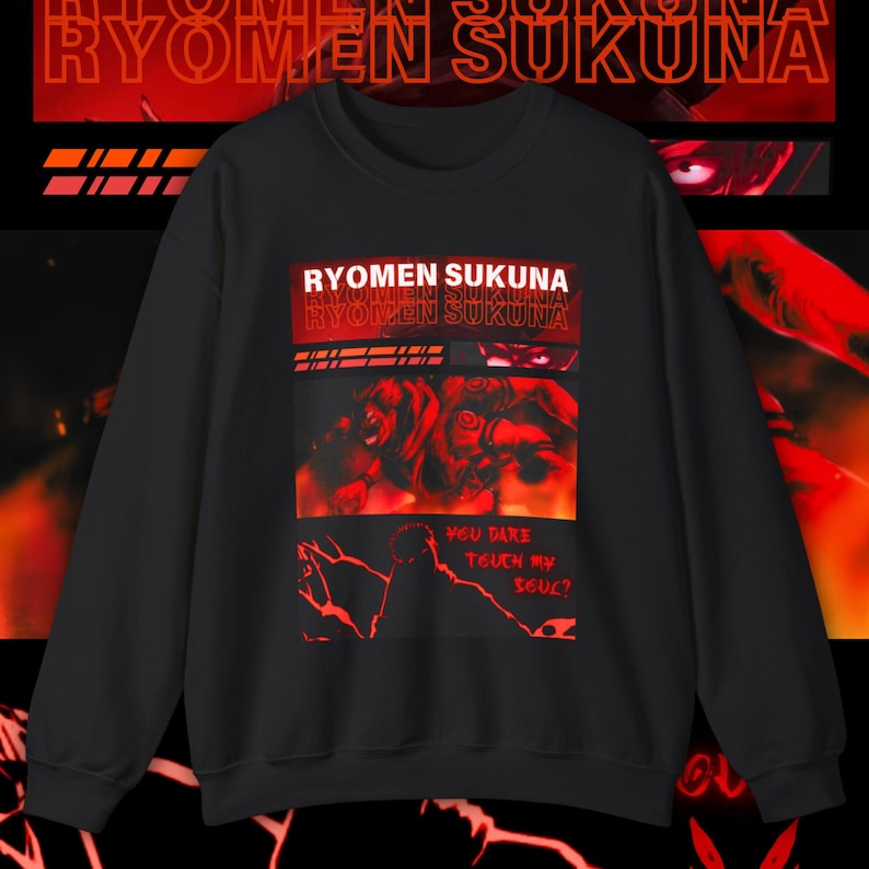 Peut inclure: Sweat-shirt noir avec un imprim&eacute; graphique rouge d'un personnage de l'anime Jujutsu Kaisen. Le graphique pr&eacute;sente le nom du personnage "Ryomen Sukuna" et le texte "Oses-tu toucher mon &acirc;me ?"