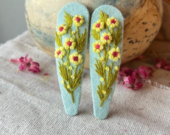 Hand Embroidered Wildflower Hair Clip, Floral Linen Barrette, Cottagecore Hair Accessory, Botanical Embroidery Clip, Handmade Gift for Her