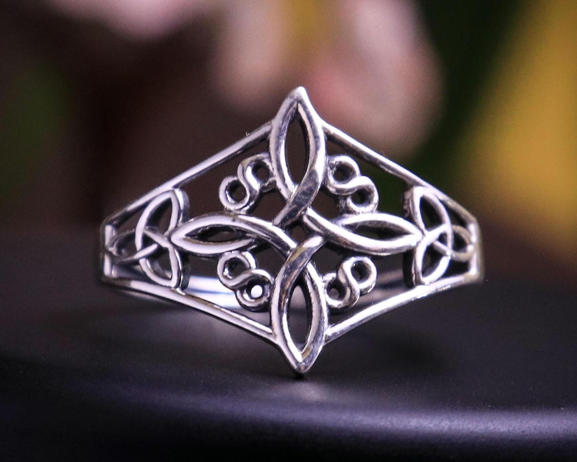 Ladies Rose Gold Celtic Knot Wedding Band Ring