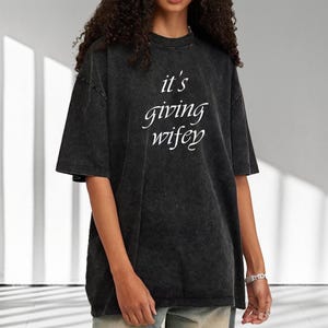 Its Giving Wifey T-Shirt,Custom Bride to Be Shirt, Newlywed Tee,Honeymoon Outfit,Wedding Day T-Shirt,Engagement Shirt,Bridal Shower Shirt