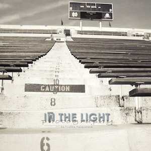 Estadio de Notre Dame - Before the Echoes Awake 2 - 5x7 montado, enmarañado, 8x10, otros tamaños disponibles - Fotografía de bellas artes