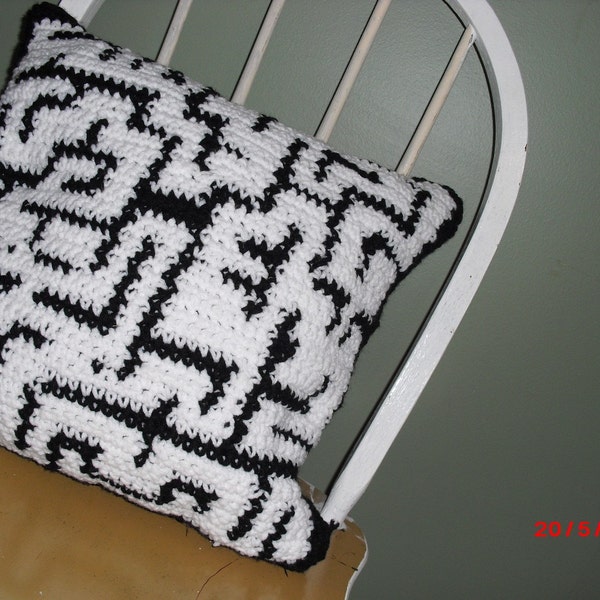 Interactive puzzle pillow with zipper and lining