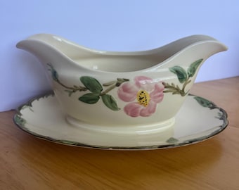 Salsera antigua Franciscan Desert Rose con plato inferior adjunto, fabricada en EE. UU. y pintada a mano con motivos florales rosas.