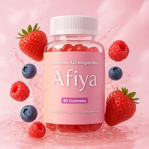 Peut inclure: Une bouteille transparente de gummies de la marque Afiya avec un couvercle blanc, entourée de fraises, de framboises et de myrtilles fraîches. La bouteille contient 60 gummies et le texte "Gummies Ashwagandha". Le fond est une éclaboussure rose.