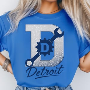 Detroit City PNG, Motor City Zahnrad PNG, Schraubenschlüssel-Symbol, Metalltextur, Industriekunst, Autokultur, mutiges grafisches T-Shirt