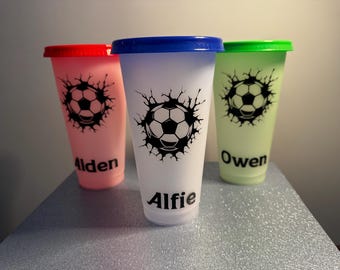 Vaso de fútbol personalizado que cambia de color. Ideal para fiestas y aficionados al fútbol.