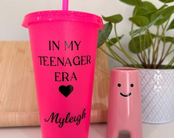 Vaso rosa personalizado reutilizable con purpurina. Regalos para adolescentes, de 13 años. En mi época adolescente.