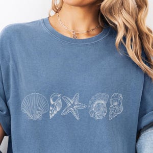 Comfort Colors® Sea Shells Vintage 90s Y2K Tee, Retro Minimalist Ocean Shell Shirt, Sea Lovers Summer T-Shirt, Cute Sea Animal Gift for Her