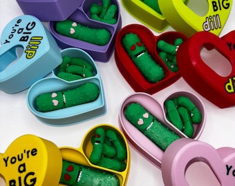 3D Printed Articulated Pickle Gift Set - Heart Container Conversation Heart with Keychain & Micro Pickles - For Pickle Lovers