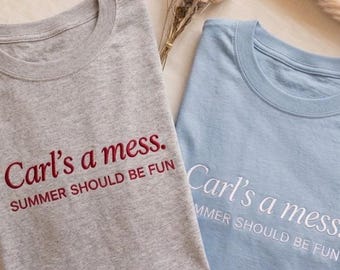 Camiseta bordada "Carls a Mess", camiseta con la frase "Summer Should Be Fun", top minimalista, conjunto casual de estilo urbano.