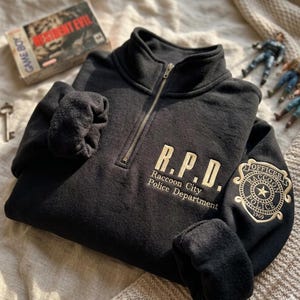 Felpa con zip a un quarto ispirata a Resident Evil, con ricamo, modello R.P.D., maglietta del dipartimento di polizia di Raccoon City, regalo per gamer.