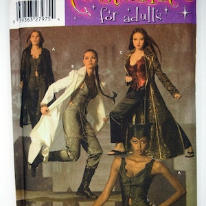 Puede incluir: Patrón de disfraz Simplicity para adultos. La portada presenta cuatro modelos con varios diseños de disfraces. El texto "Costumes for adults" se muestra en una pancarta púrpura. El patrón incluye tallas 6, 8, 10 y 12.