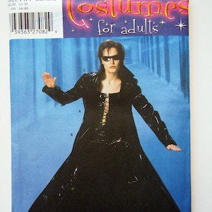 Peut inclure: Un patron de couture Simplicity pour un costume en cuir noir avec un long manteau et un corsage à lacets. Le patron est pour les tailles 6, 8, 10 et 12. Le patron est pour adultes.