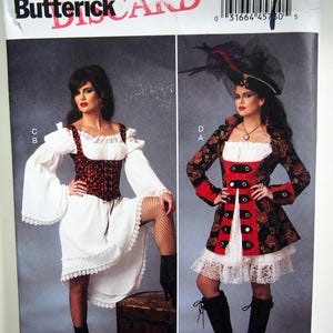 Peut inclure: Un patron de couture Butterick, B6114, présentant deux modèles de costumes. L'un est une robe blanche avec un corsage rouge, et l'autre est une veste rouge et noire avec une jupe en dentelle blanche. La taille du patron est A5 (6-8-10-12-14).