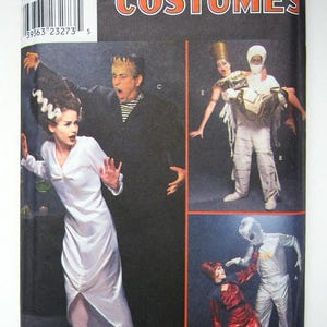 Peut inclure: Un patron de couture Simplicity pour costumes. Le patron comprend des instructions pour réaliser un costume de Frankenstein, un costume de momie et un costume d'extraterrestre. Le numéro du patron est 3864.